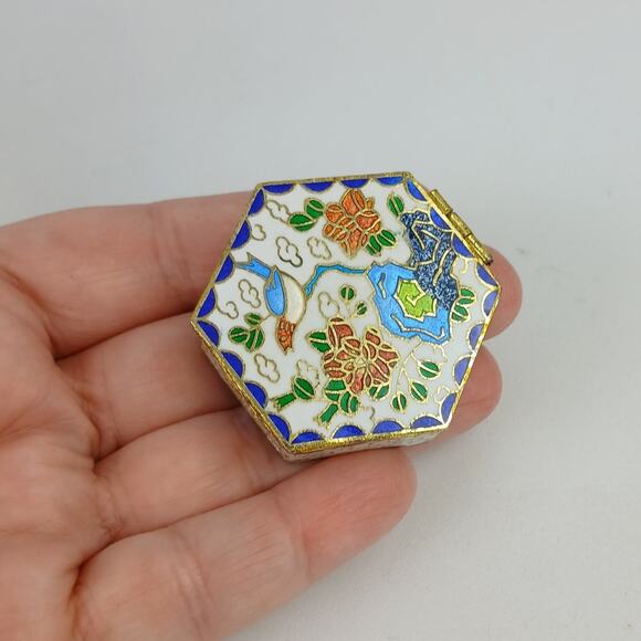 Vintage Cloisonné Hexagonal Pill Box – Floral & Crane Motif Blue Enamel Interior - Picture 1 of 6